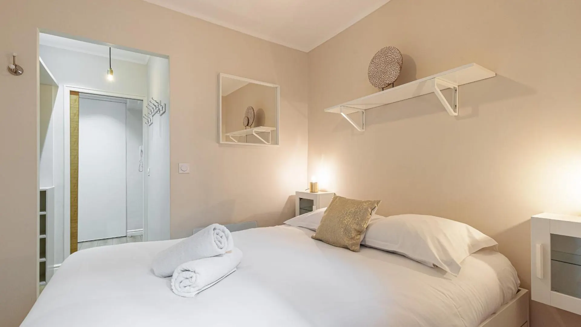 Lovely 1 Bdr Port Area Nice Daire