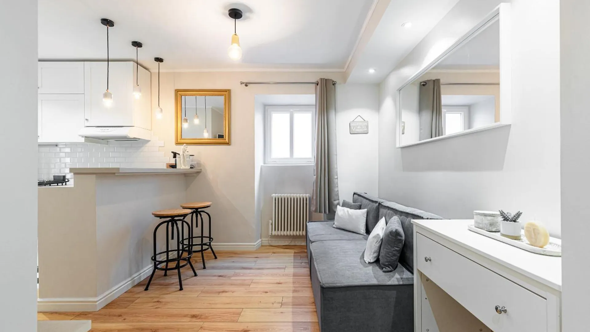 Lovely 1 Bdr Port Area Nice Daire