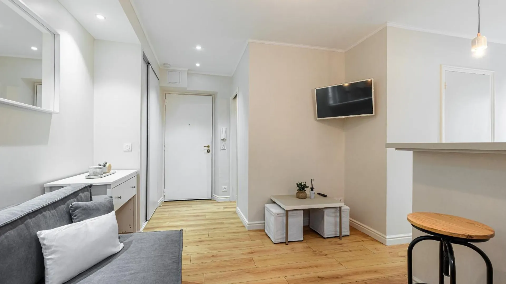 Lovely 1 Bdr Port Area Nice